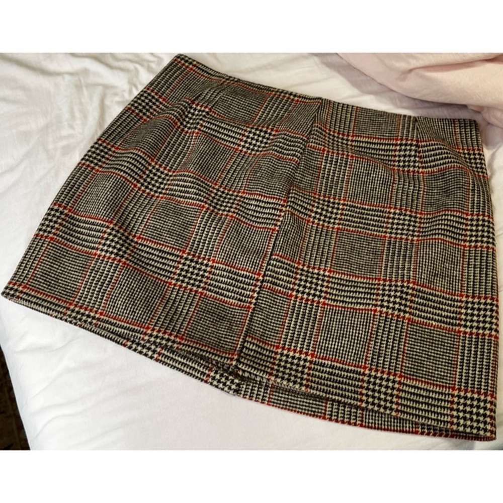 FORVER21 Plaid Mini Skirt - Picture 3 of 6